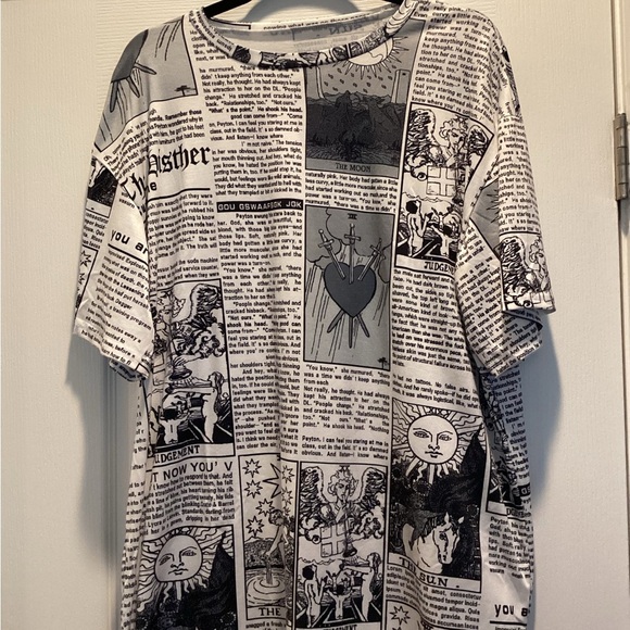 Graphic Black and White Short Sleeve Tee - Picture 2 of 5